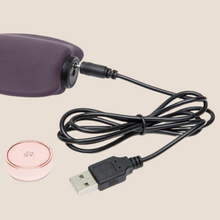 Load image into Gallery viewer, Fifty Shades Freed Desire Blooms Clitoral Vibrator