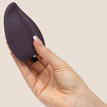 Load image into Gallery viewer, Fifty Shades Freed Desire Blooms Clitoral Vibrator