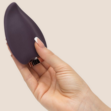 Load image into Gallery viewer, Fifty Shades Freed Desire Blooms Clitoral Vibrator
